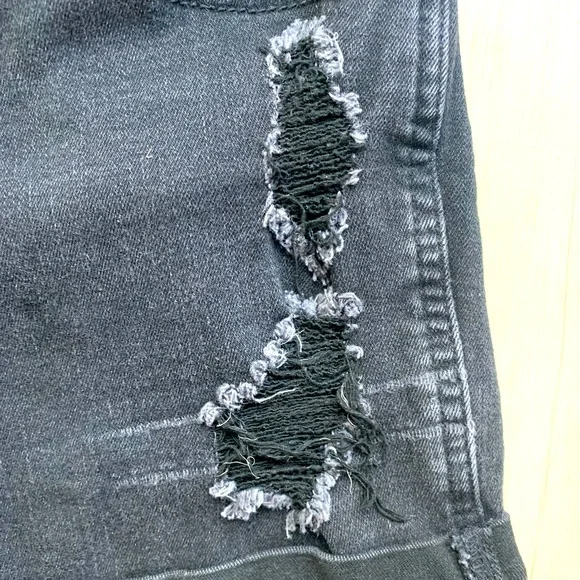 Hollister High-Rise Jean Shorts 3” - Picture 3 of 5